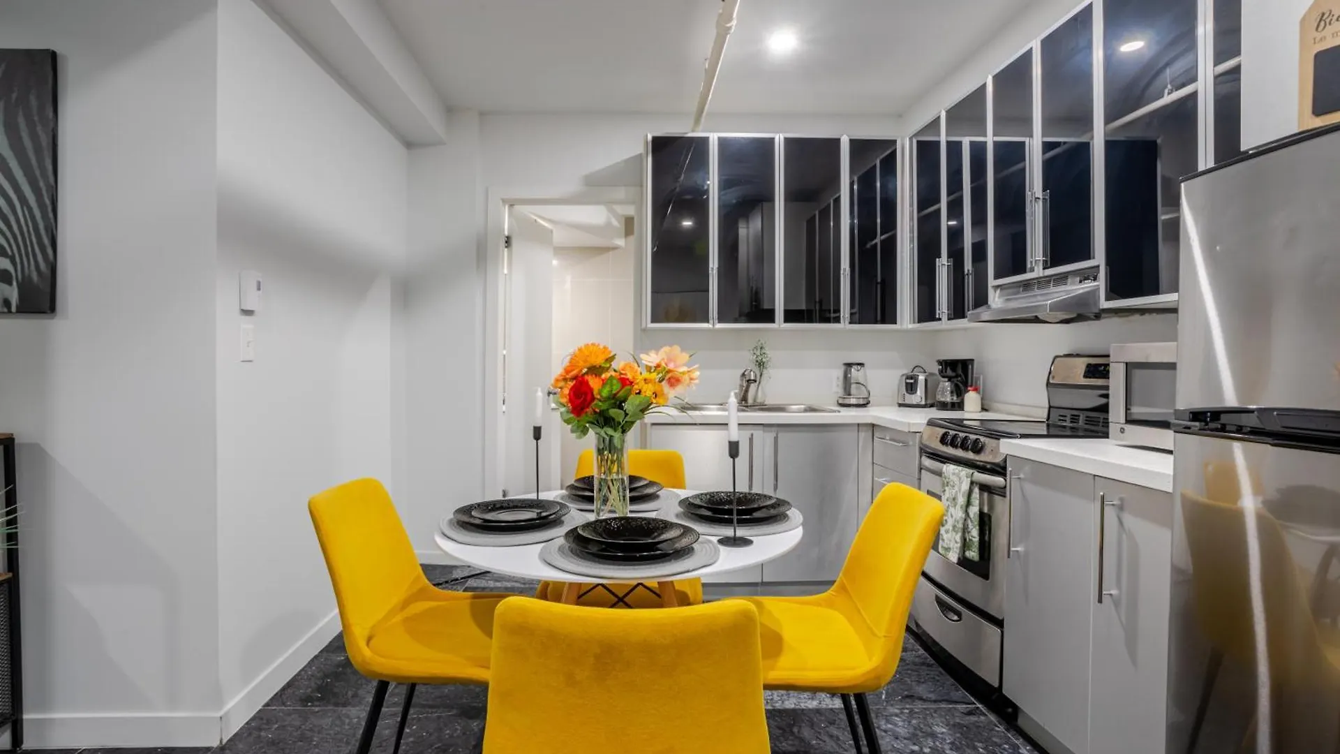 Charming 1Bdr Apartment On Bishop St- Mtl Montréal Kanada